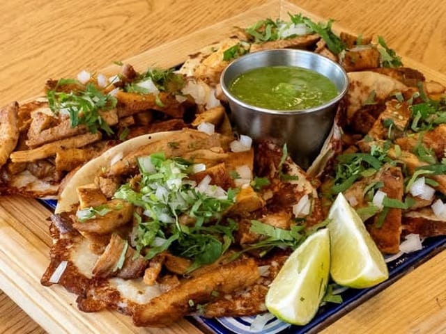 Chicken Costra De Queso.